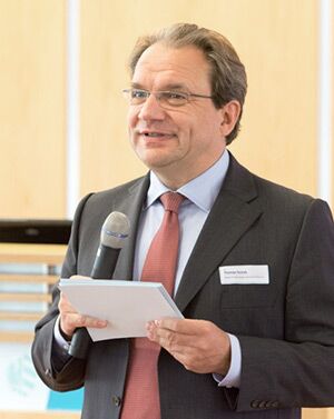 Dr. Thomas Schulz